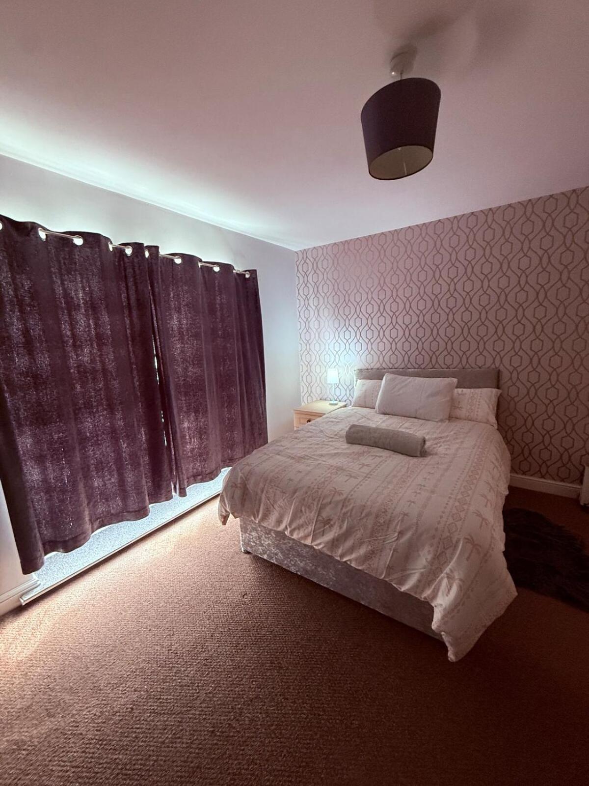 Beautiful Park View Town House * Wigan
