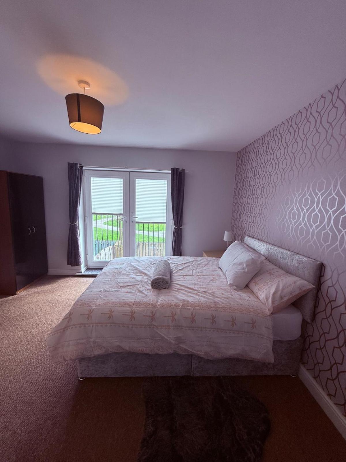Beautiful Park View Town House *